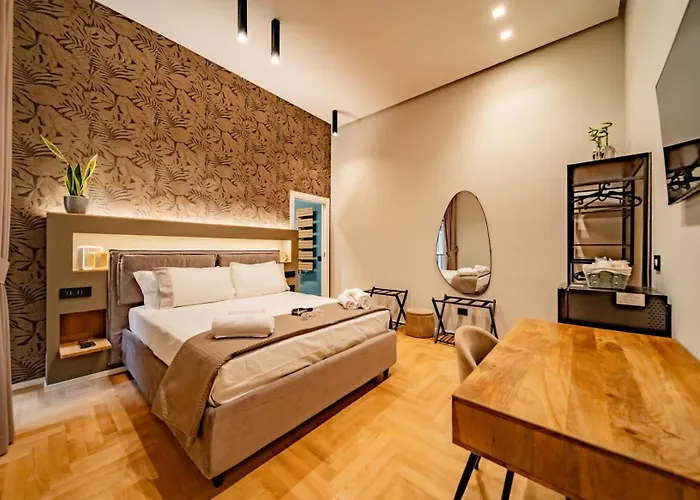 Hugo's Гостевой дом Неаполь